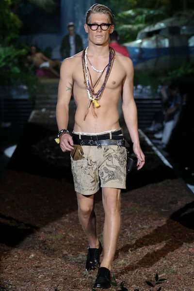 Look 11